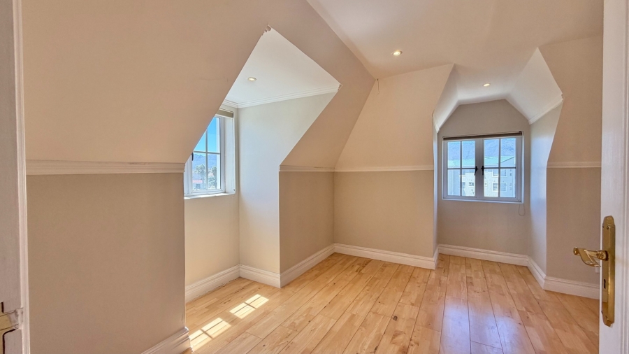 5 Bedroom Property for Sale in Greenways Golf Estate Western Cape